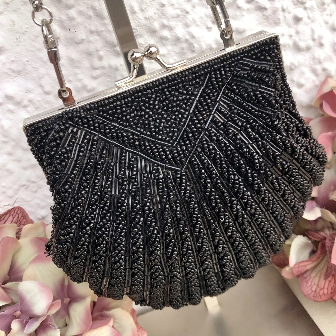 perlenbestickte Handtasche ❖ schwarz