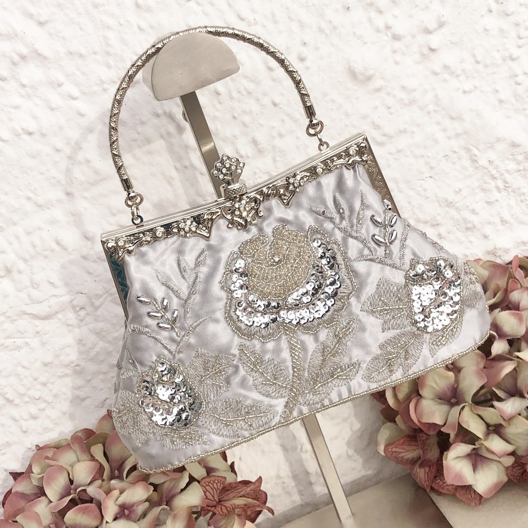 perlenbestickte Handtasche ❖ Rose weiß