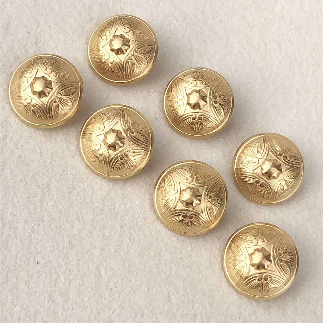 Uniform Knopf aus Metall in gold